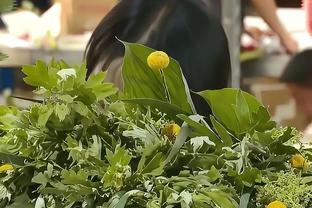 真没手感！邹雨宸半场7投0中一分未得 但拼下4个前场板